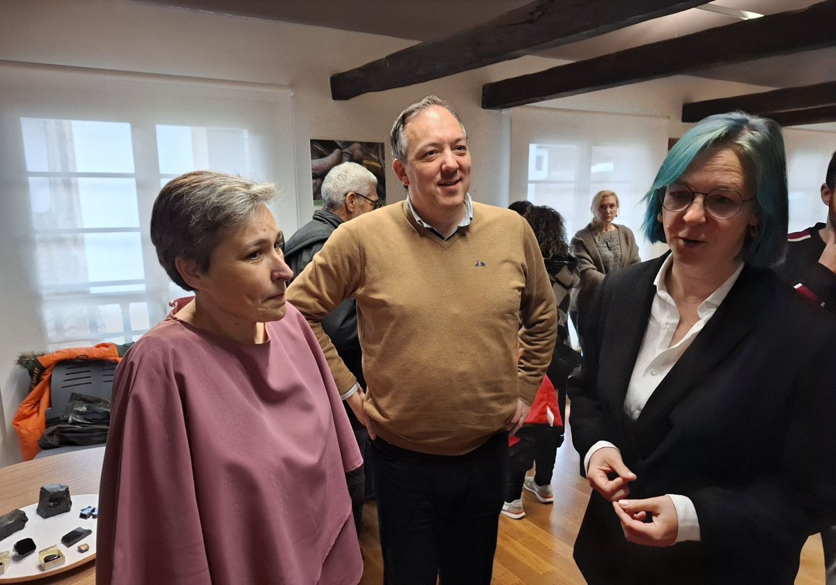 Distinción, conocimiento y una mina, las claves para «salvar el azabache asturiano»