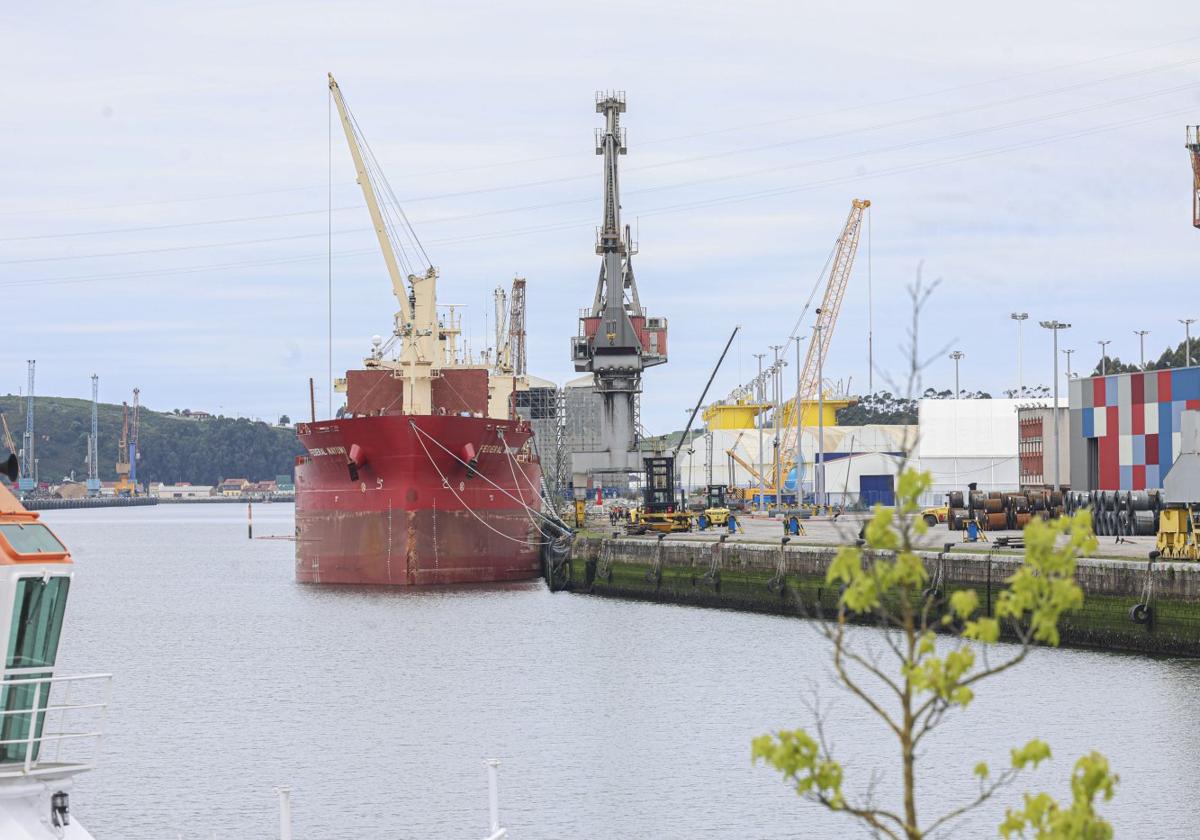 Las toneladas movidas por el puerto de Avilés en el primer trimestre del año crecen casi un 15%