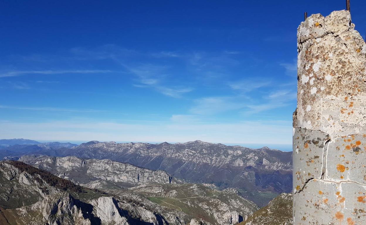 Un helicóptero rescata a mujer que se desorientó haciendo una ruta de montaña en los Picos de Europa