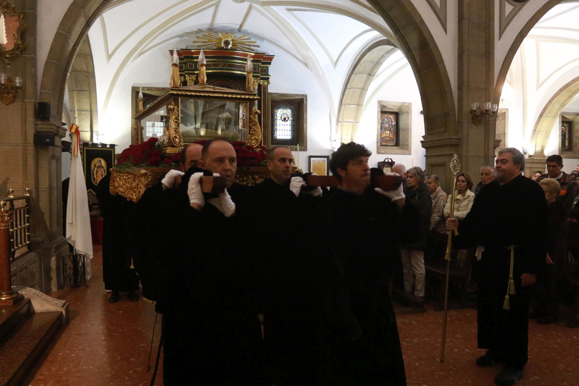 Fotos: El mal tiempo obliga a suspender la procesión en Candás