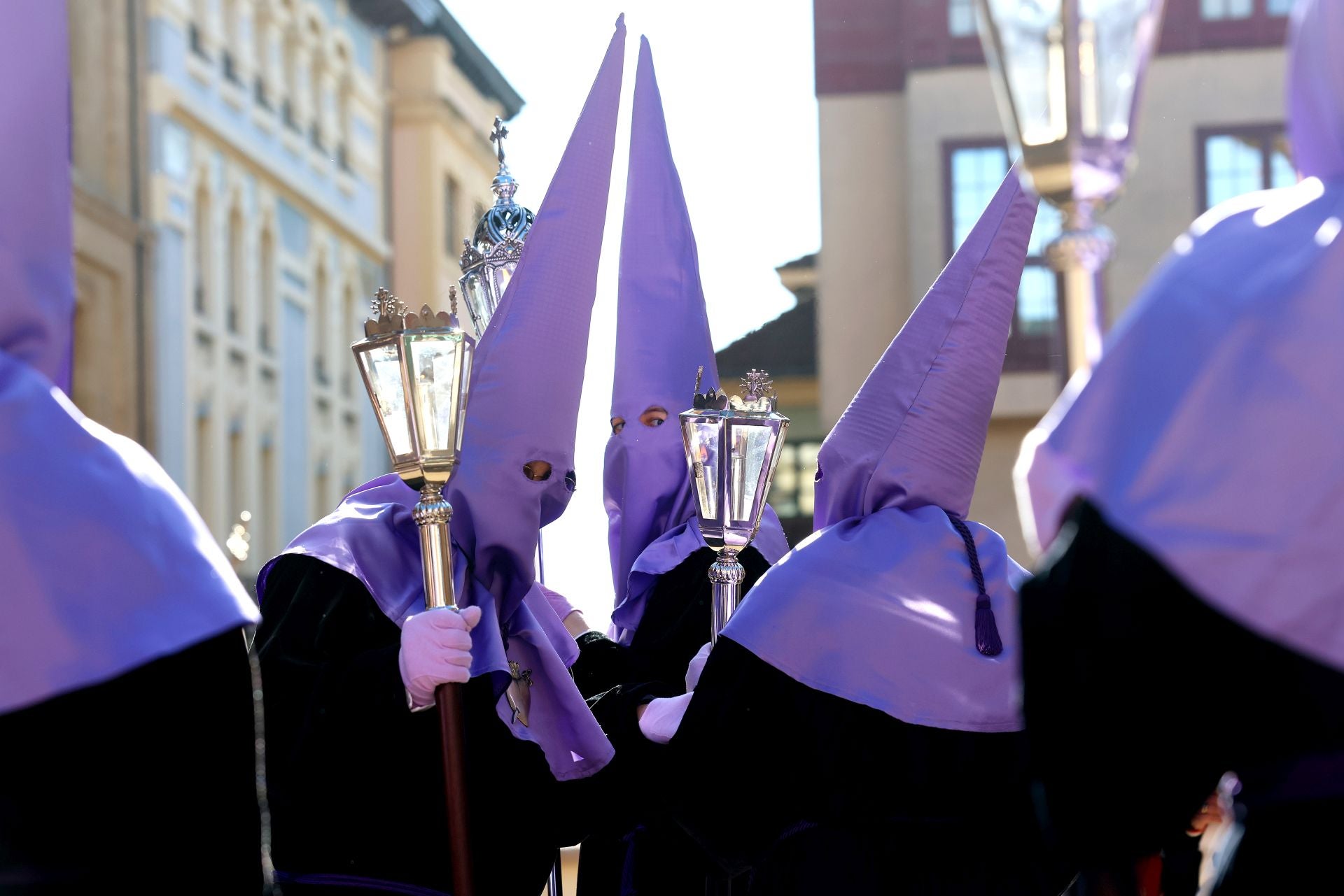 Fotos: La procesión de la Soledad en Oviedo