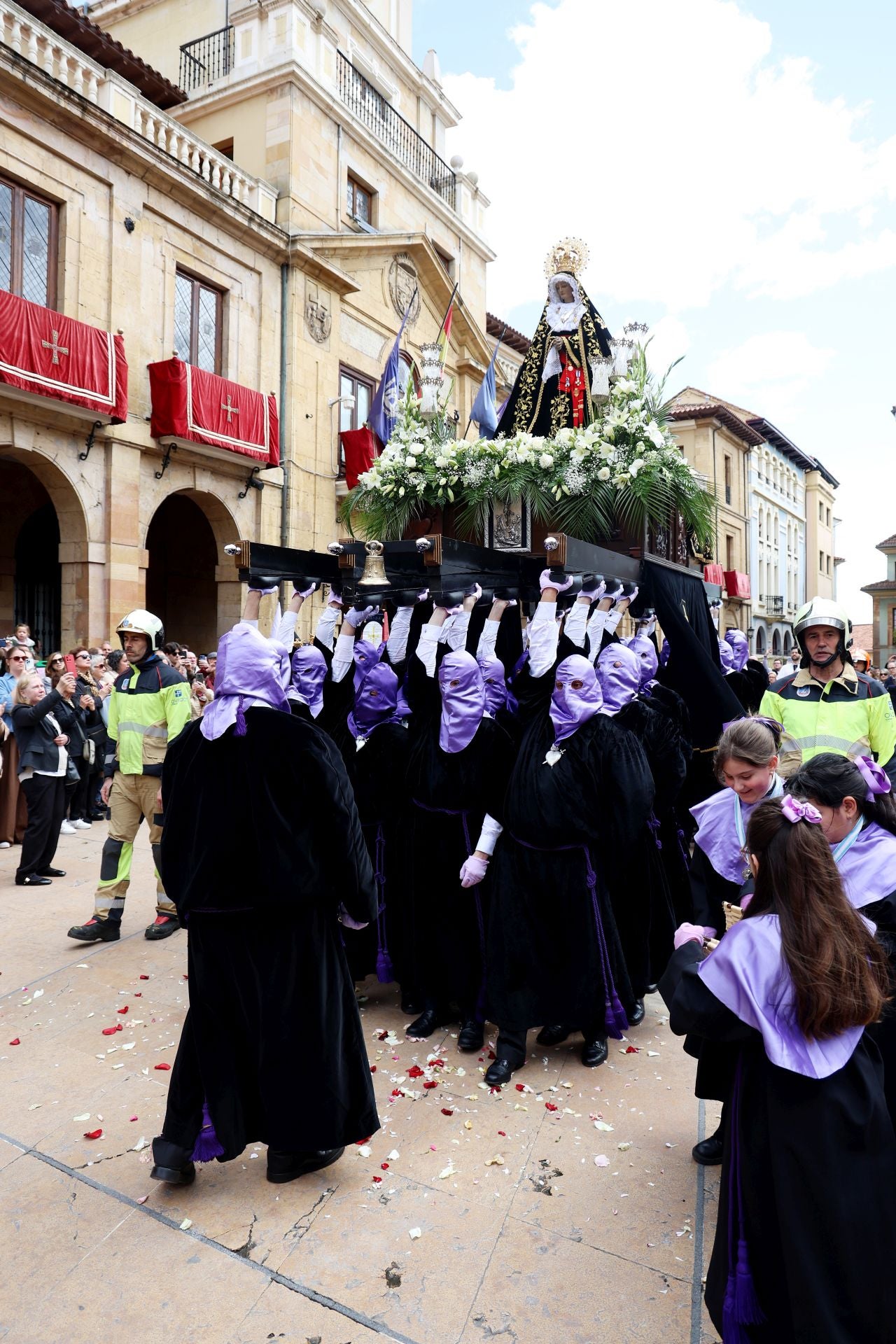 Fotos: La procesión de la Soledad en Oviedo