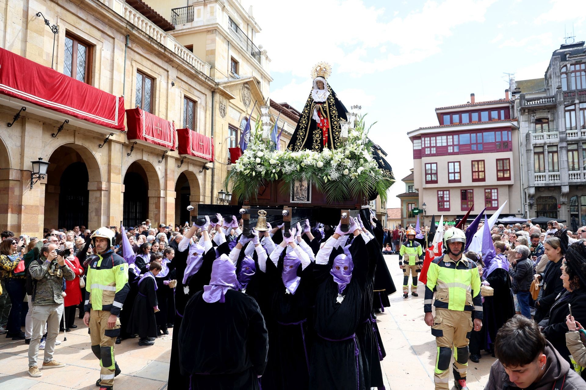 Fotos: La procesión de la Soledad en Oviedo