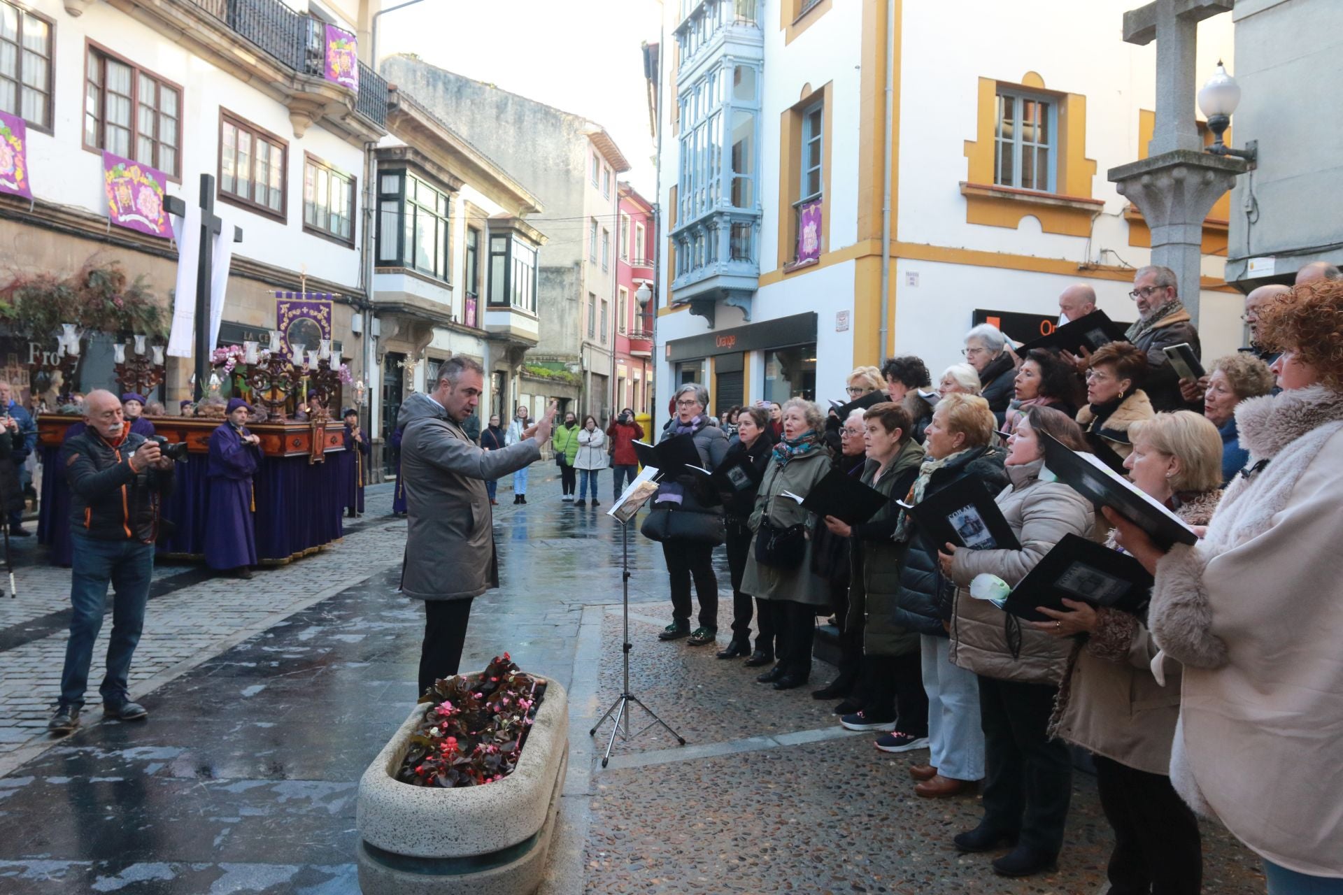 Así vivió Villaviciosa la procesión de la Soledad