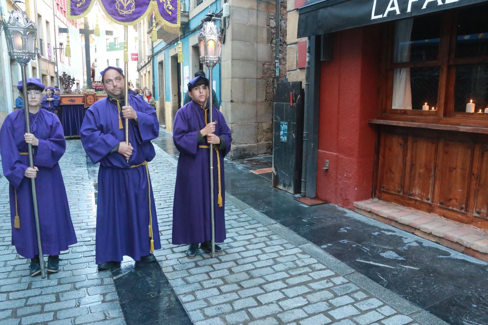 Así vivió Villaviciosa la procesión de la Soledad
