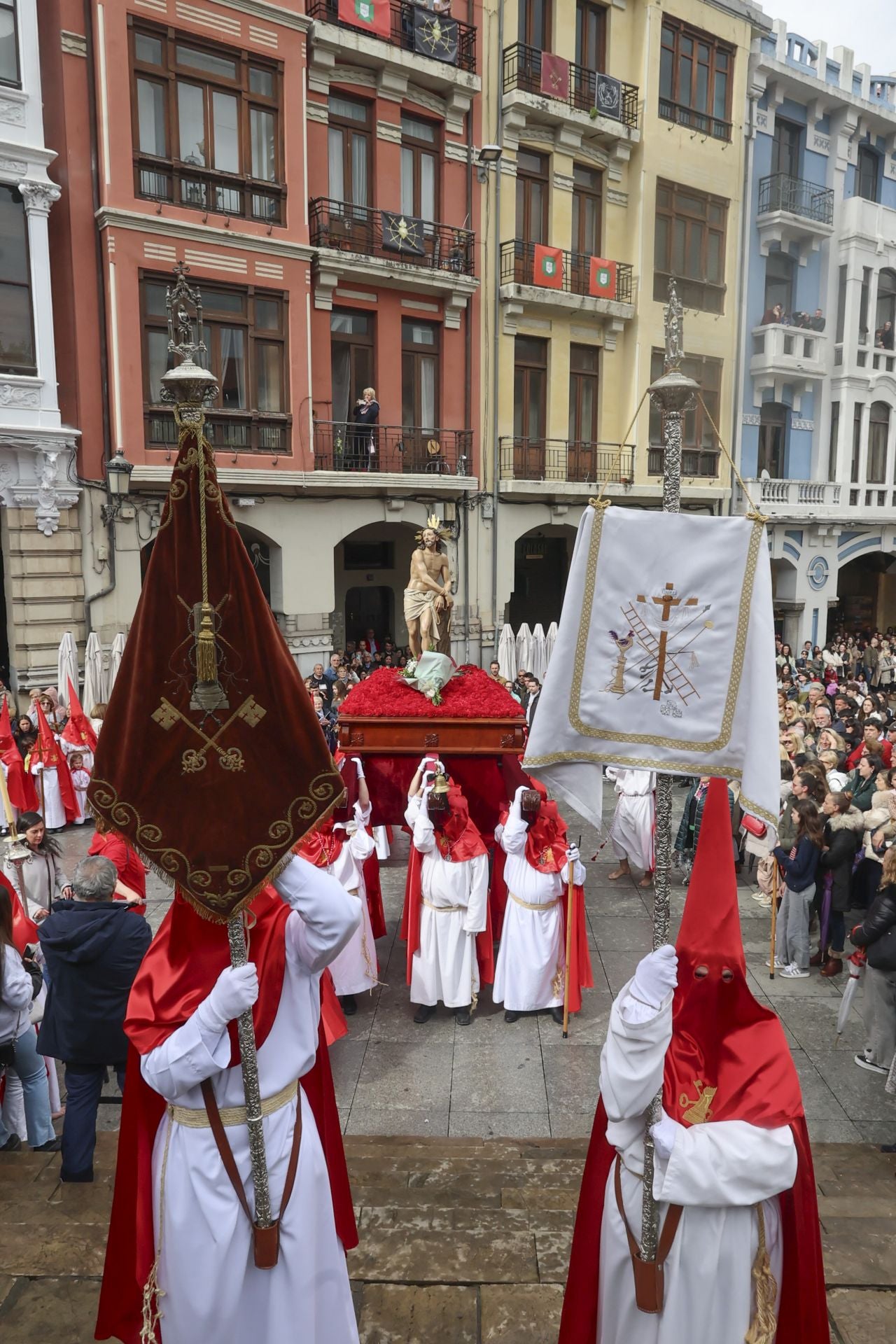 Las mejores imágenes de la procesión del Santo Entierro en Avilés