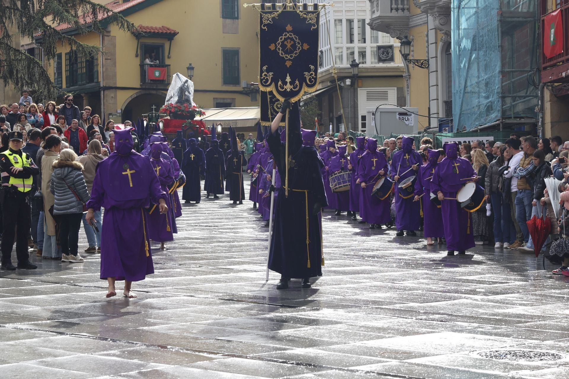 Las mejores imágenes de la procesión del Santo Entierro en Avilés