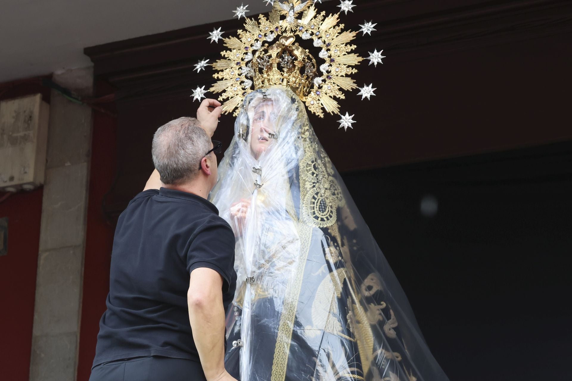 Las mejores imágenes de la procesión del Santo Entierro en Avilés