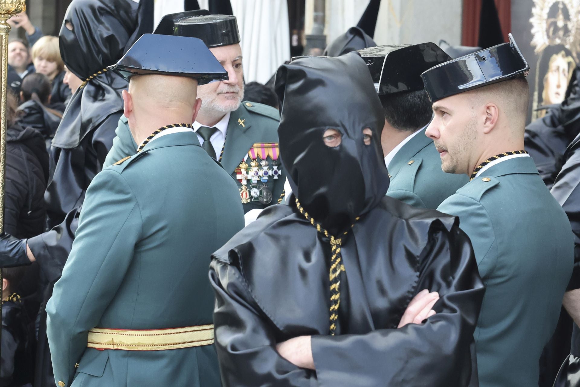 Las mejores imágenes de la procesión del Santo Entierro en Avilés
