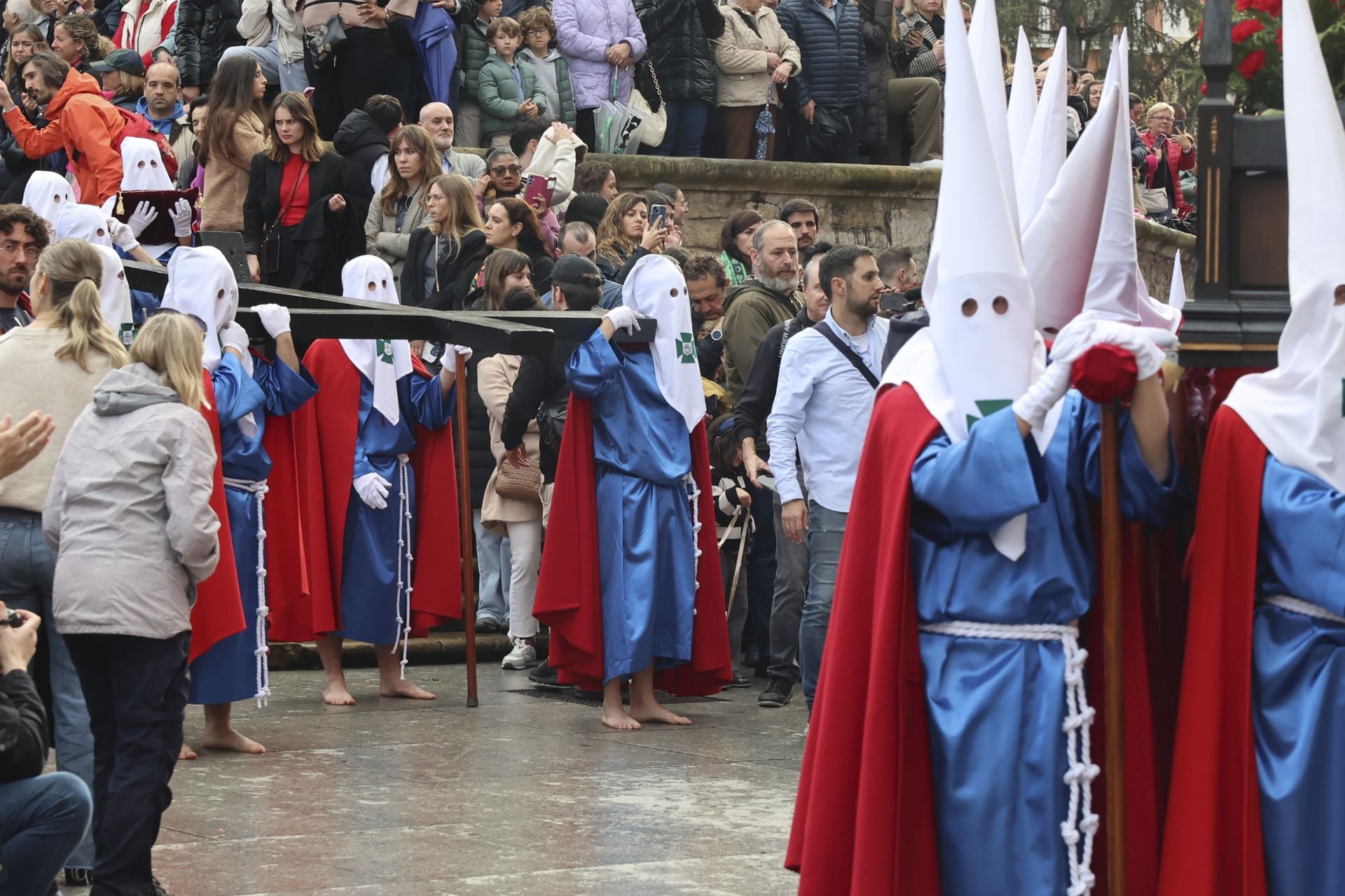 Las mejores imágenes de la procesión del Santo Entierro en Avilés