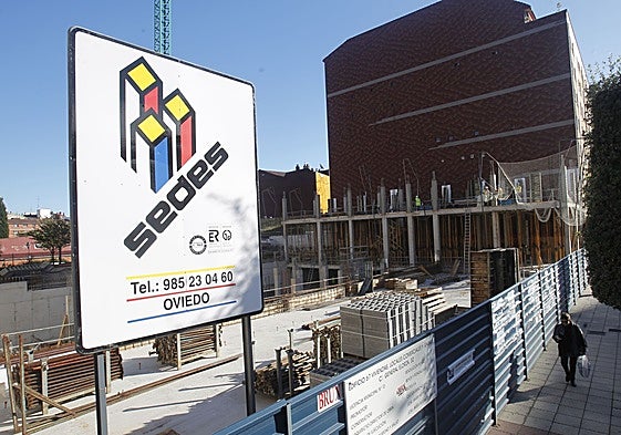 Obras de un edificio construido por Sedes en Oviedo.