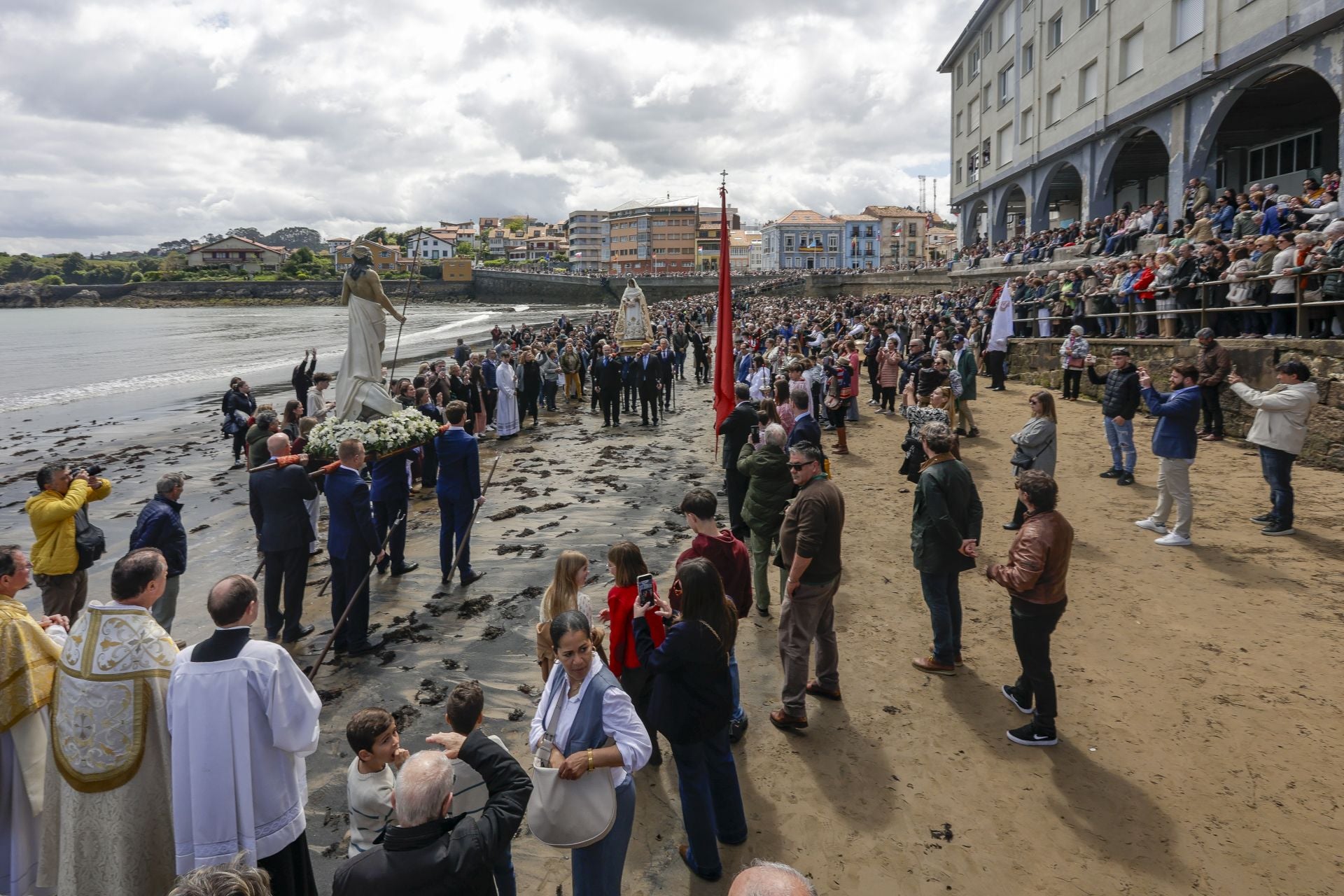 Fotos: La Venia de Luanco en Domingo de Pascua