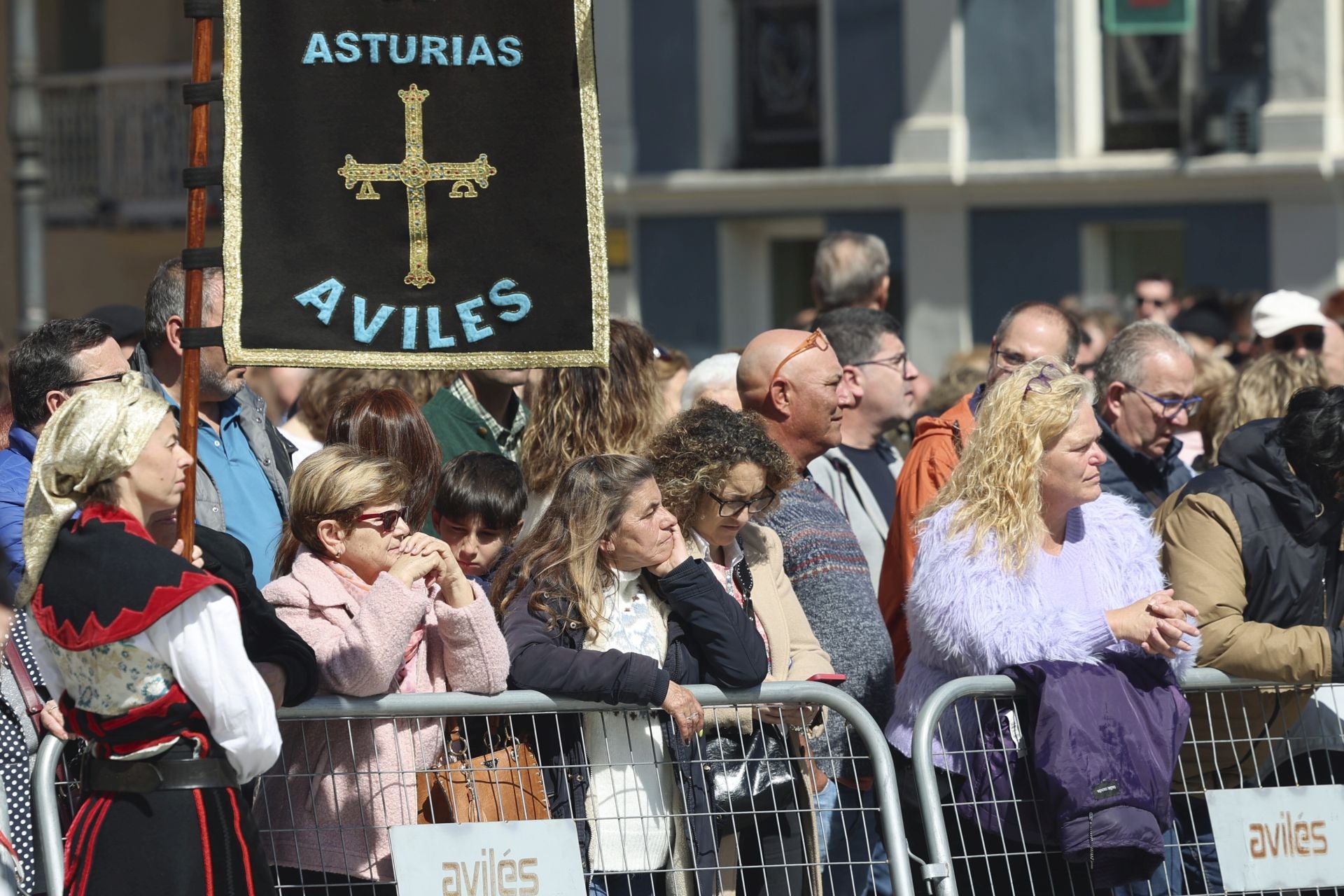 Todas las fotos del desfile de carrozas de las fiestas de El Bollo de Avilés 2025