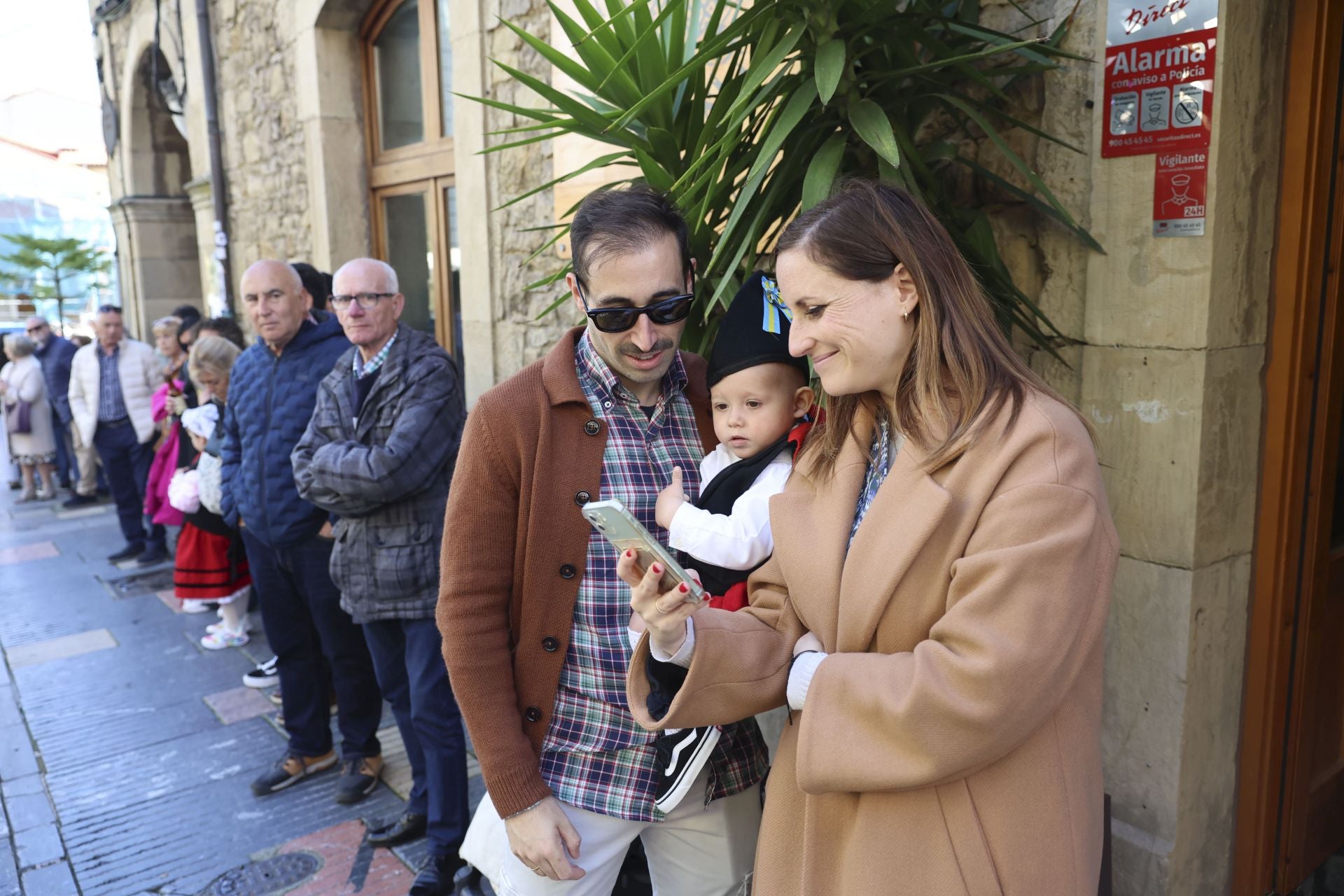 Todas las fotos del desfile de carrozas de las fiestas de El Bollo de Avilés 2025