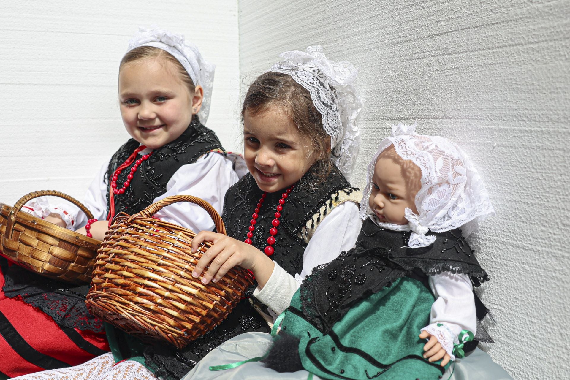 Todas las fotos del desfile de carrozas de las fiestas de El Bollo de Avilés 2025