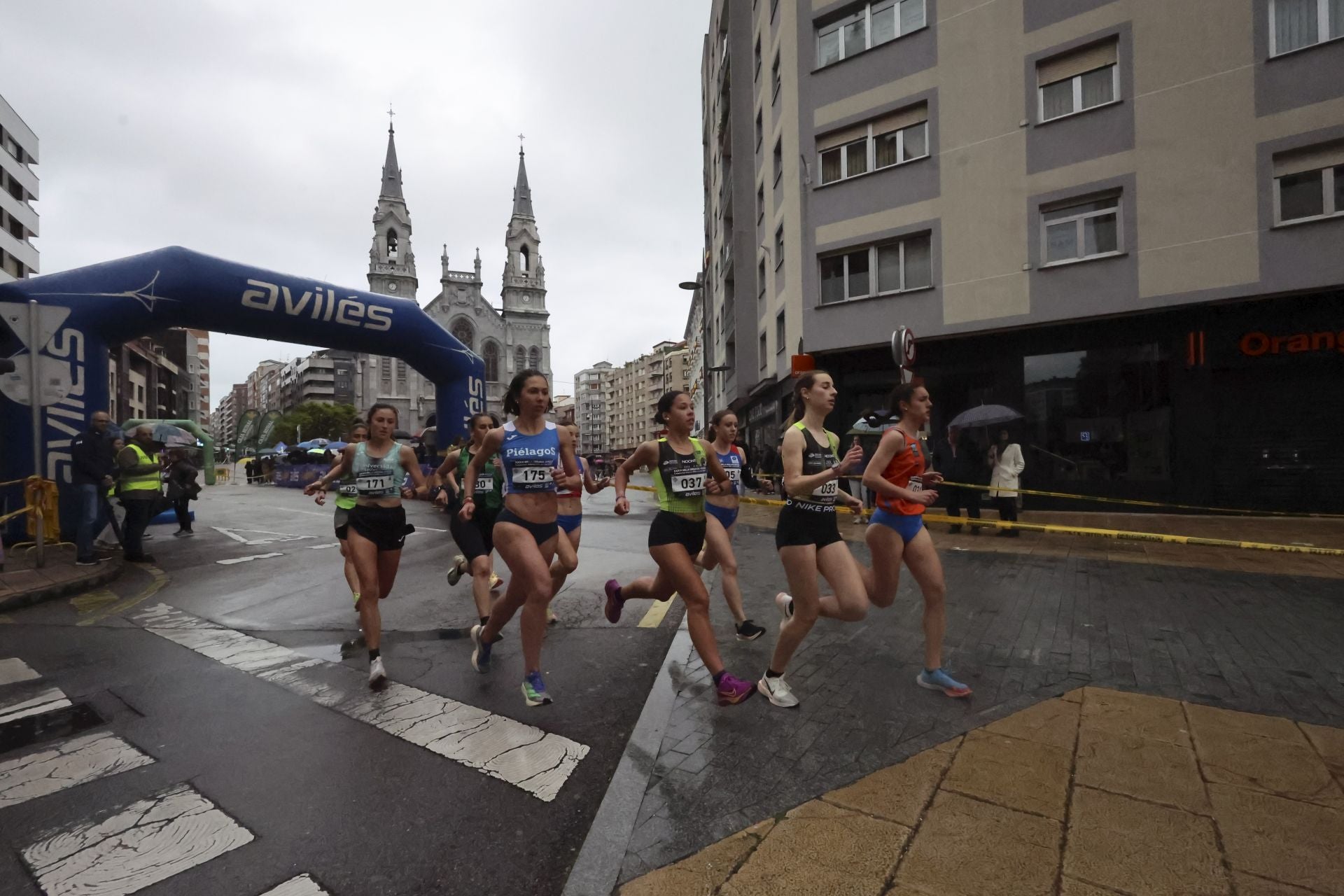 La Milla Urbana de Avilés vence a la lluvia