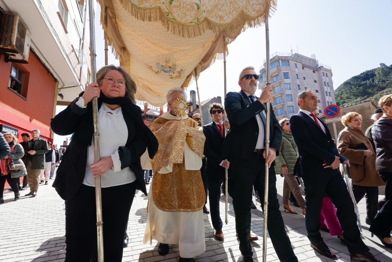 Emotiva procesión del Encuentro en Candás