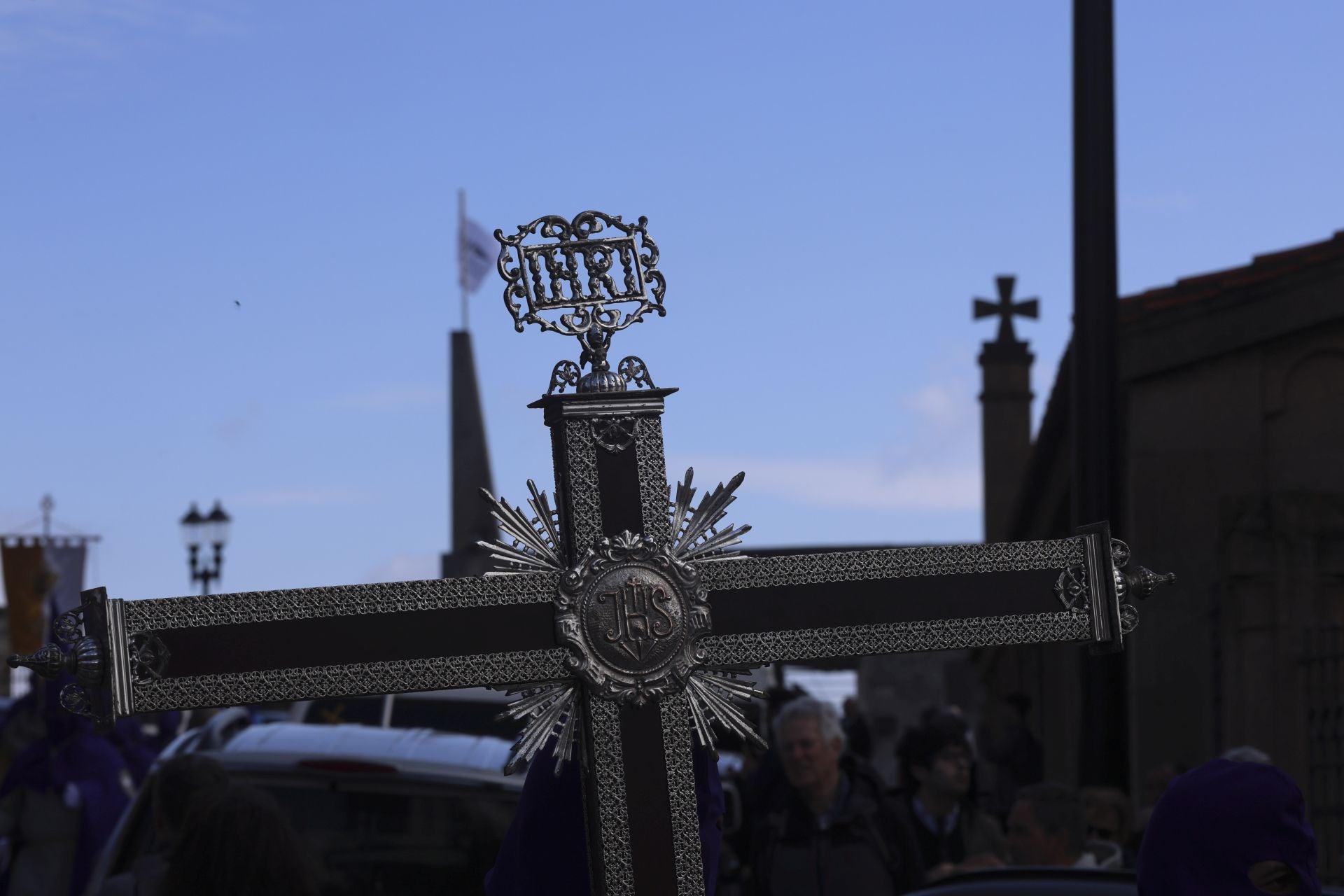 La Virgen y Jesús se encuentran frente al Cantábrico en Gijón
