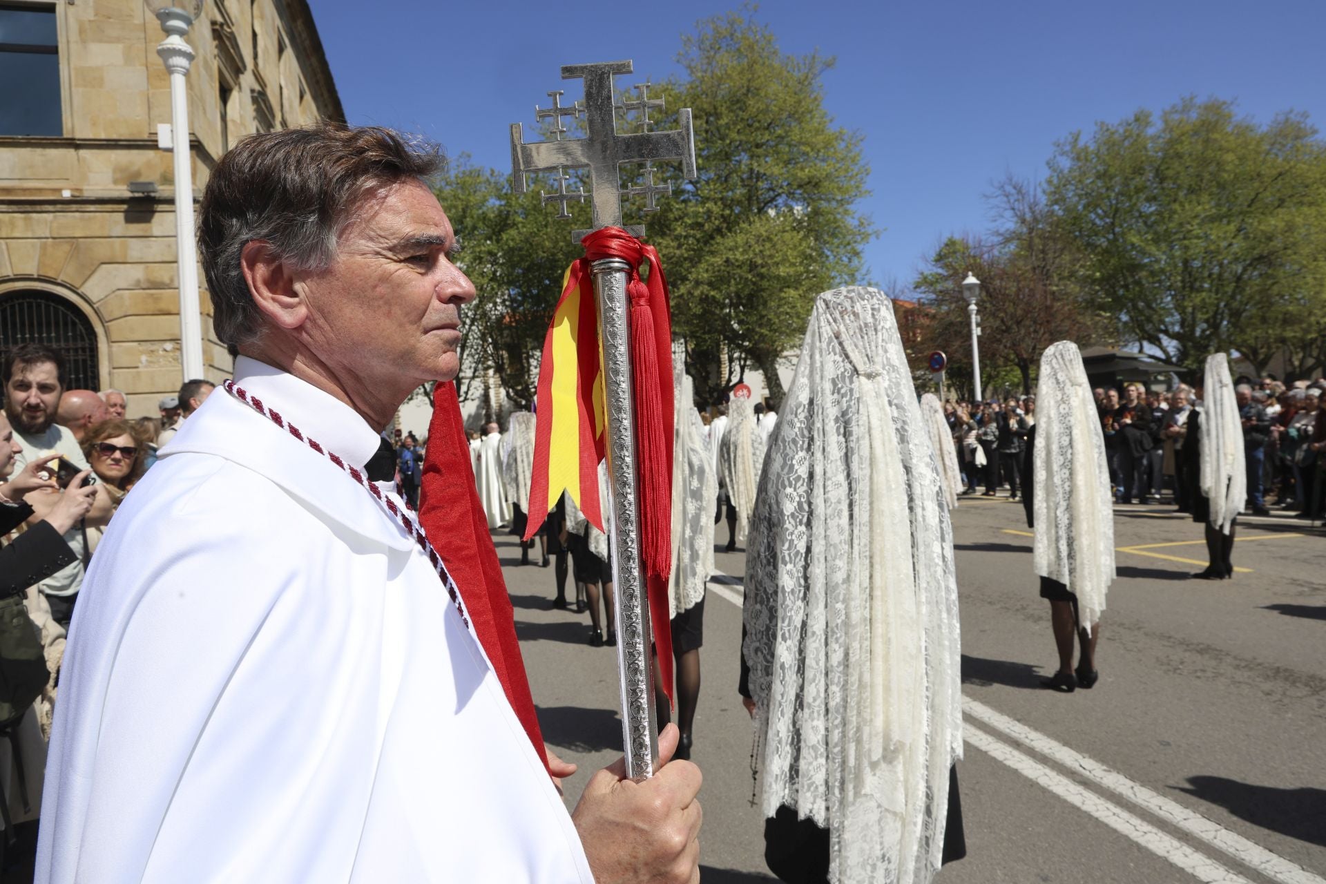 La Virgen y Jesús se encuentran frente al Cantábrico en Gijón
