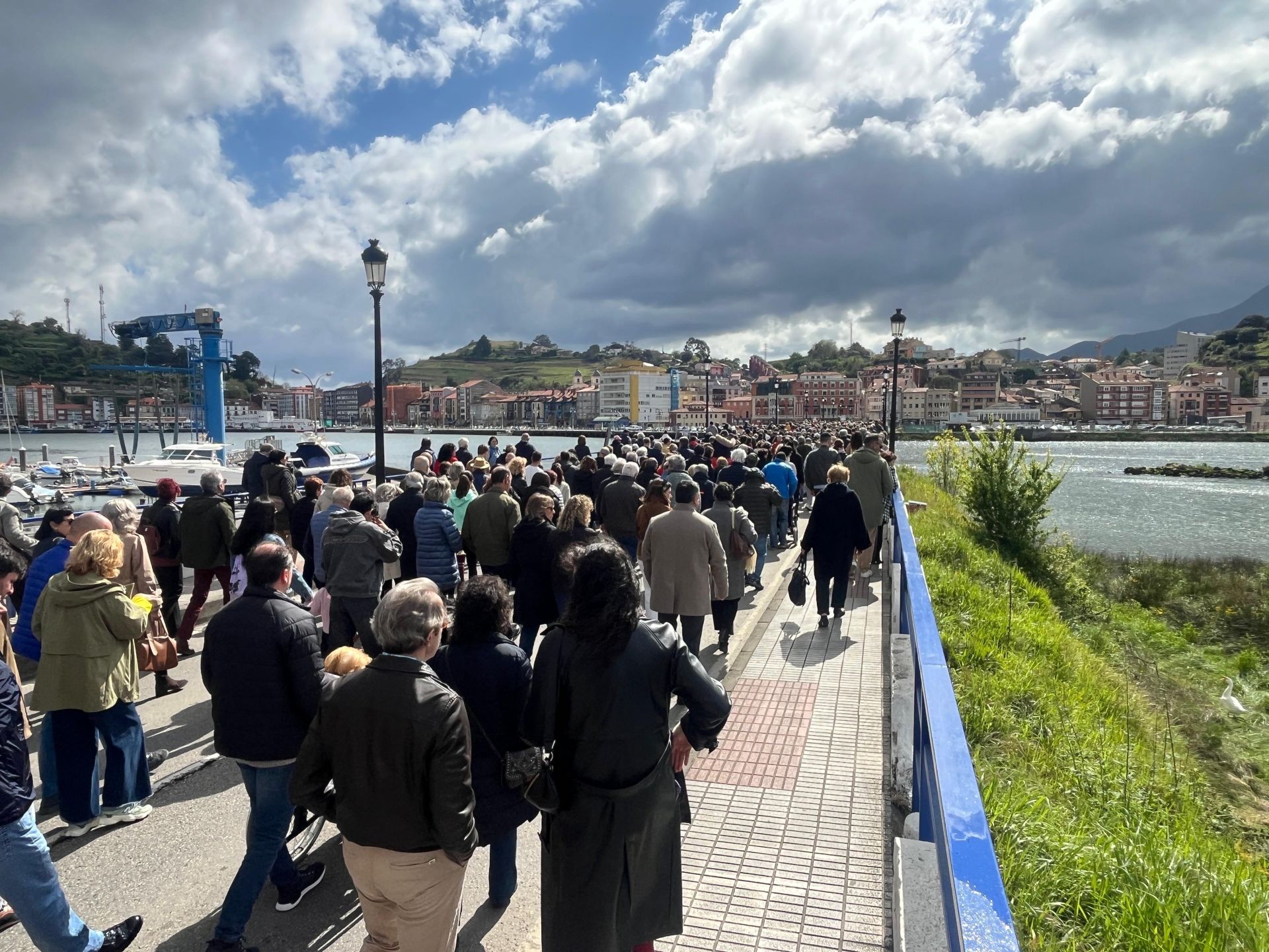 Clamor en Ribadesella contra el cierre de su puente
