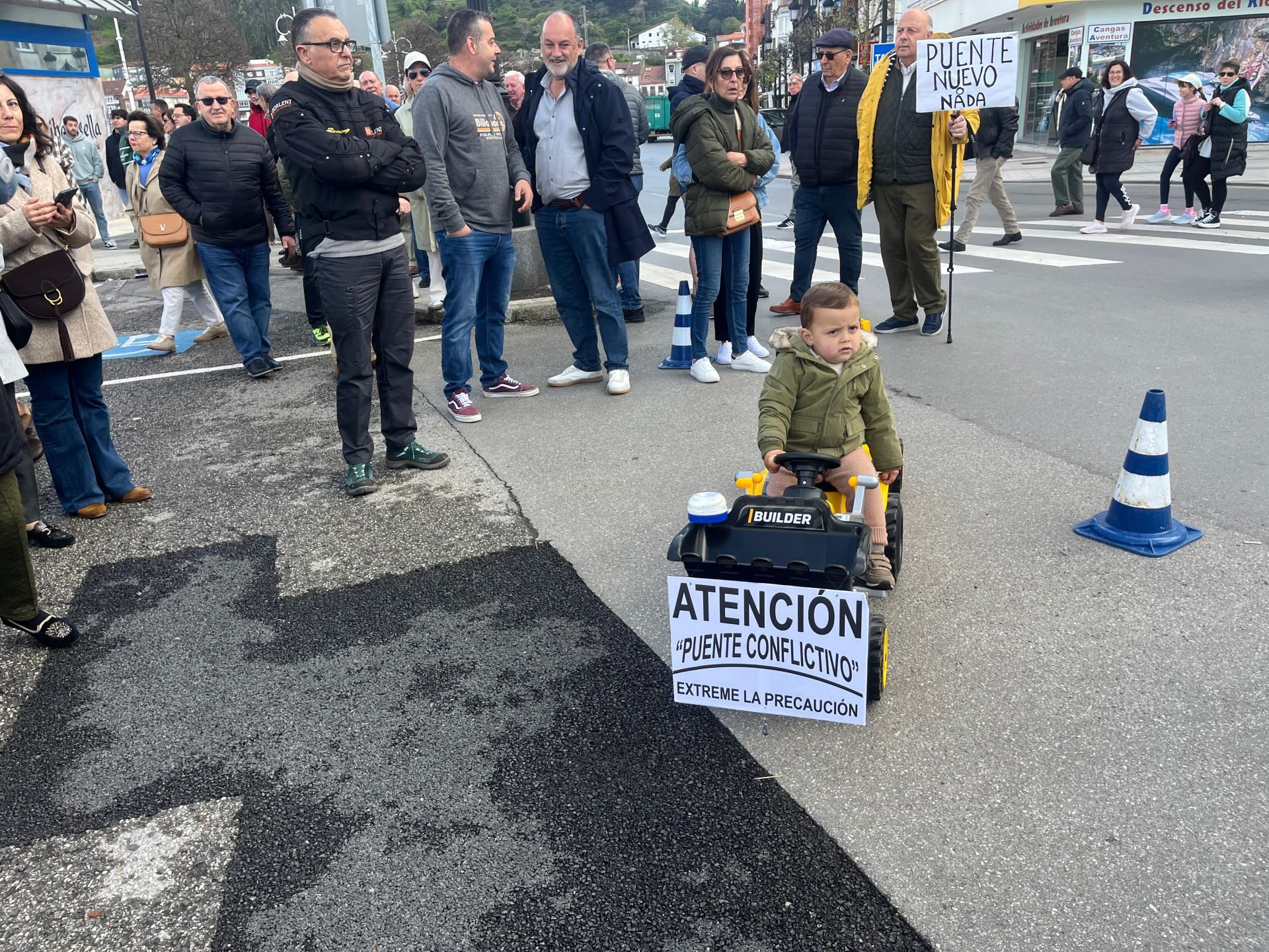 Clamor en Ribadesella contra el cierre de su puente