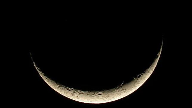 Una 'sonrisa' en el cielo con 'ojos' lumínicos: el curioso fenómeno astronómico que se podrá ver en abril