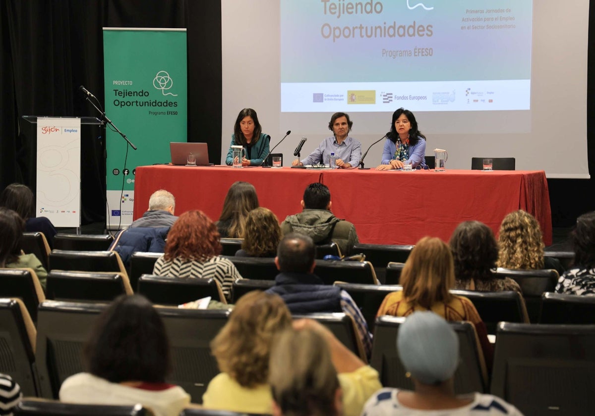 Paradas con más de 45 años copan el curso de capacitación en atención a la dependencia del Ayuntamiento de Gijón