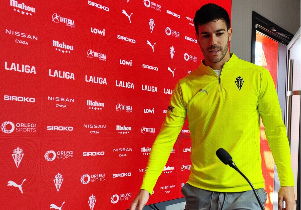 Róber Pier, este mediodía, a su llegada a la sala de prensa de Mareo.
