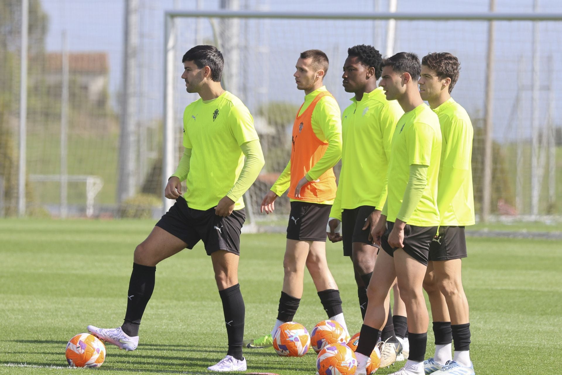 Entrenamiento del Sporting de Gijón en Mareo: próxima parada a Cádiz