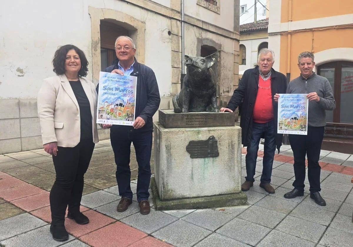 MªLuisa Fonseca, edil de Festejos de Noreña, Alfonso Jaquete, presidente de la Orden del Sabadiego con Miguel Ángel Fuente y Miguel Cuesta Viso en la presentación de la edición 2025