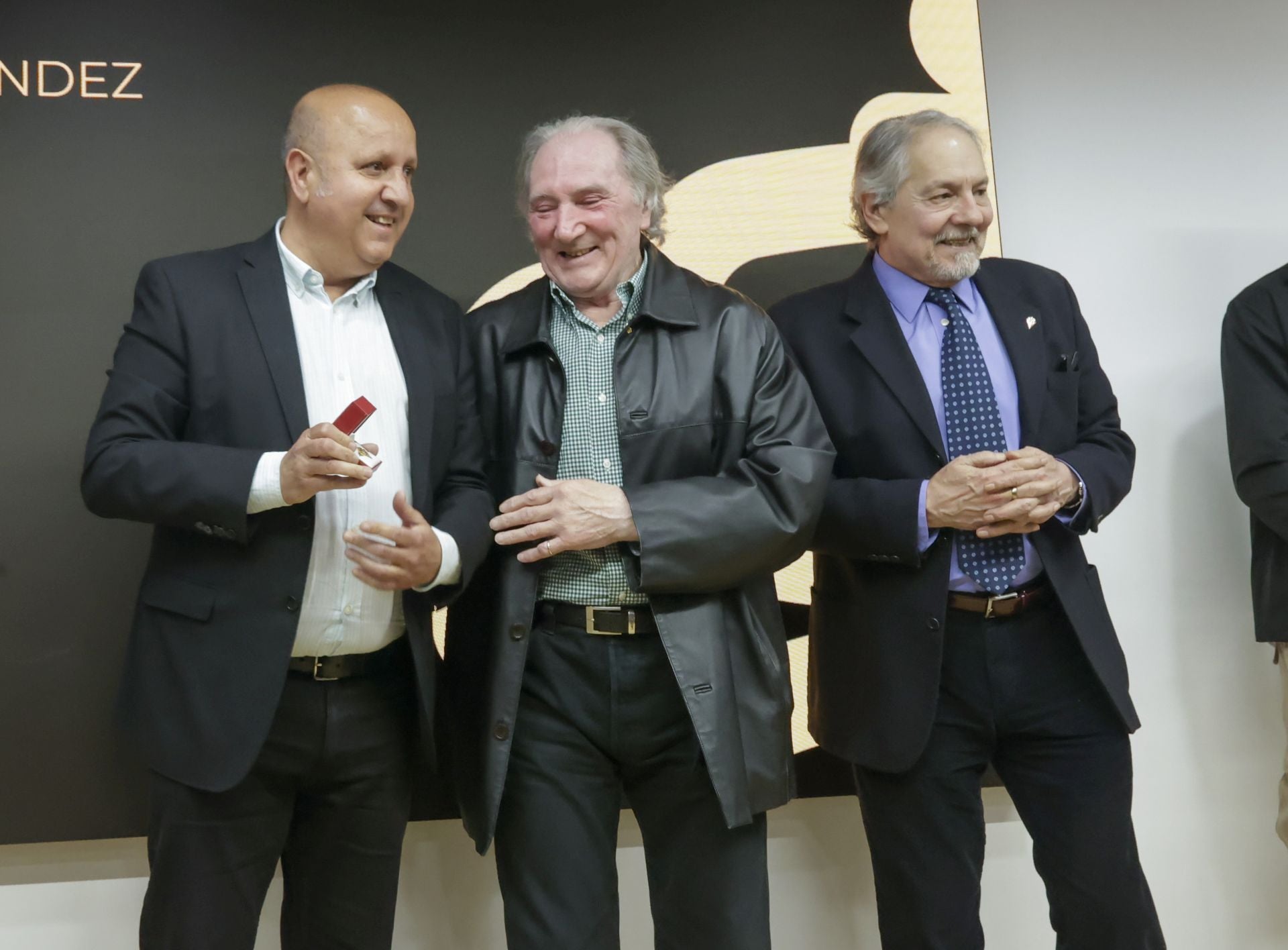 El Sporting de Gijón entrega sus insignias de oro a los nuevos socios de honor
