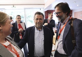 La secretaria general del sector ferroviario de CC OO a nivel nacional, Pepa Páez; el histórico ferroviario Mariano Santiso y el presidente de Renfe, Álvaro Fernández Heredia.