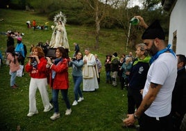Procesión de La Flor en Lena el año pasado.