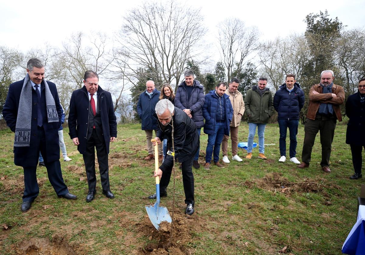 La ciudad deportiva del Real Oviedo se vuelve a dirigir a Siero
