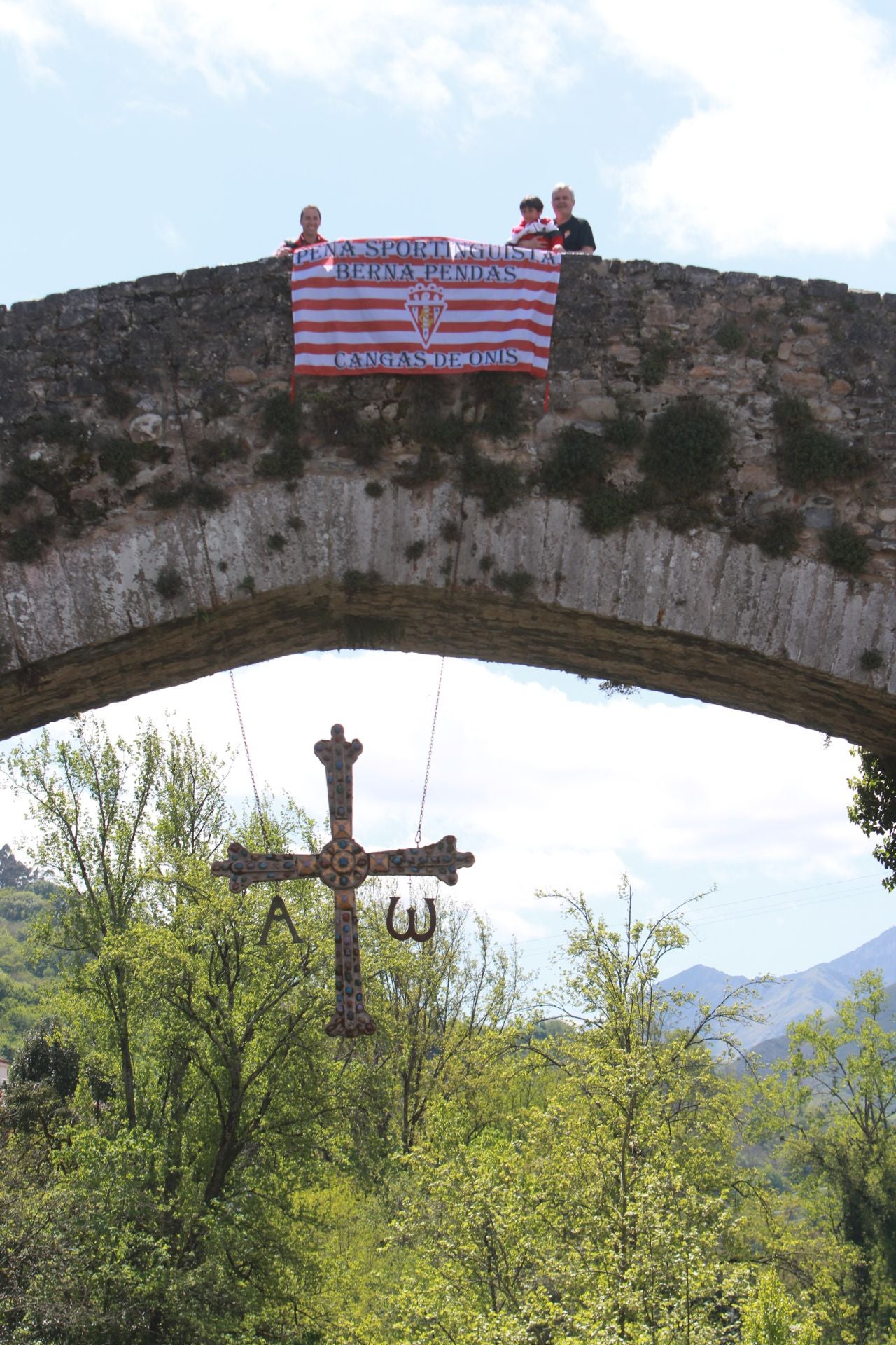 Primer encuentro de aficionados del Sporting de Gijón en Cangas de Onís