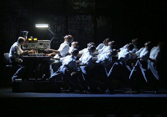 El Festival de Danza de Oviedo acogió ayer la representación de 'Notte Morricone'.