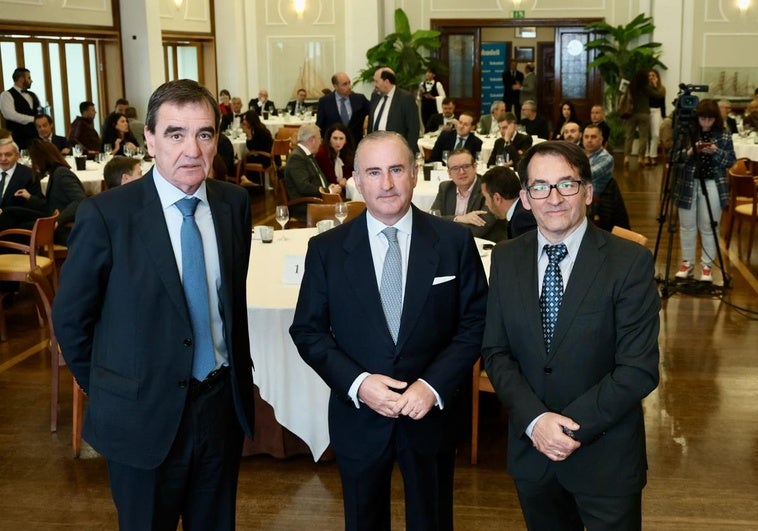 Ignacio Pérez, director general de EL COMERCIO, Pablo Junceda, director general del Sabadell Herrero y Ángel M. González, director de EL COMERCIO.