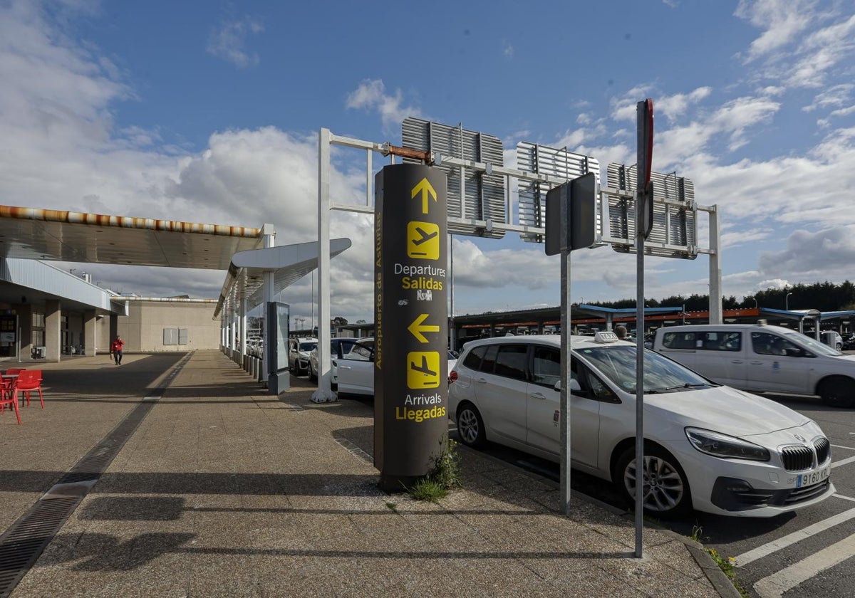 El Principado exige a Aena que mantenga el servicio de ambulancia en el aeropuerto de Asturias