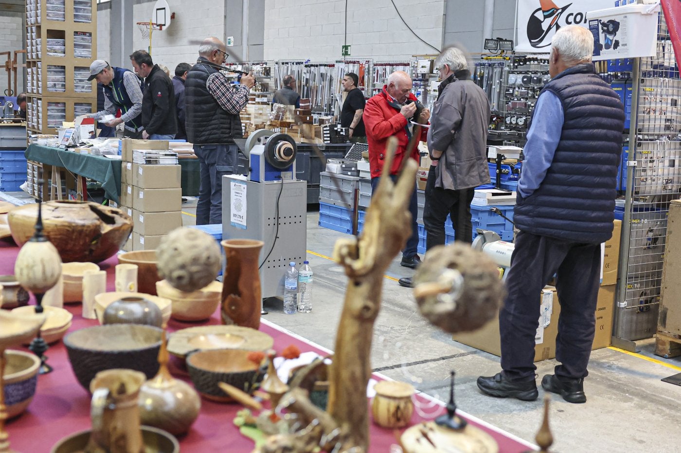 La madera llena Pravia de artesanía este fin de semana