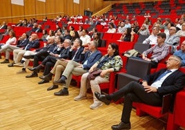 Asistentes al acto del cincuenta aniversario del servicio de Otorrinolaringología del HUCA.