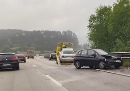 Atasco kilométrico en la A-66 sentido Gijón: un herido y diez vehículos implicados por tres accidentes