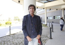 Benjamín Prado, ayer, tras llegar a Corvera.