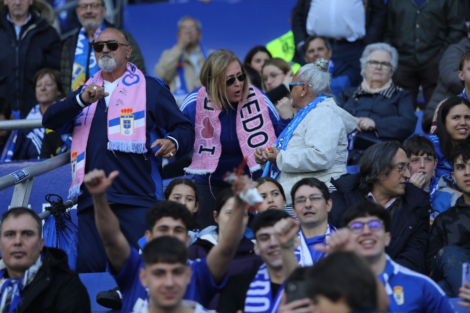 ¿Estuviste en el Real Oviedo - Levante? ¡Búscate en las fotos!