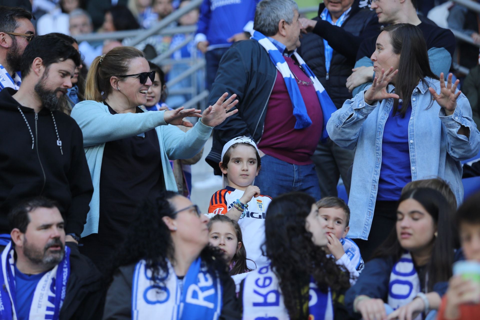 ¿Estuviste en el Real Oviedo - Levante? ¡Búscate en las fotos!