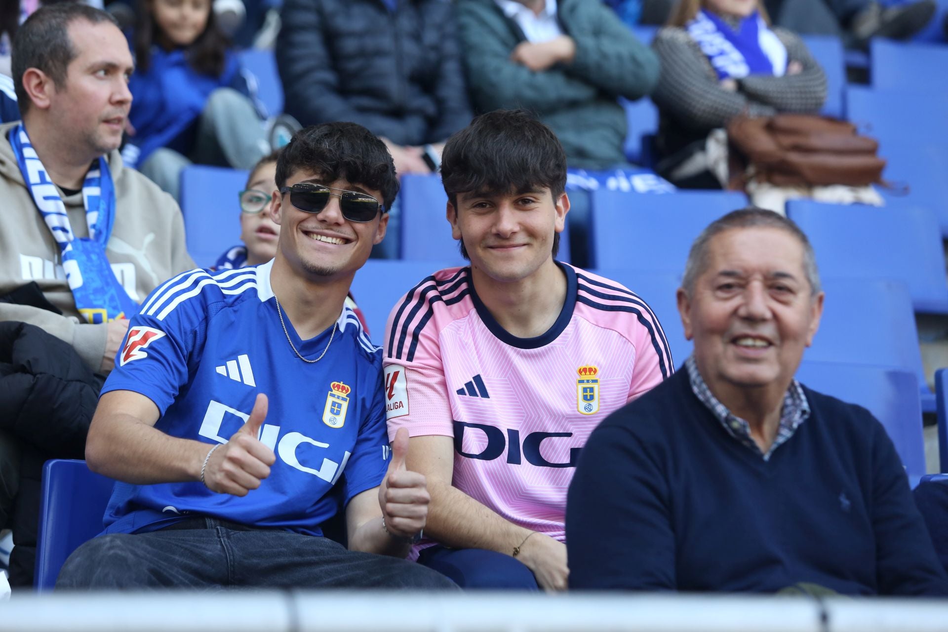 ¿Estuviste en el Real Oviedo - Levante? ¡Búscate en las fotos!