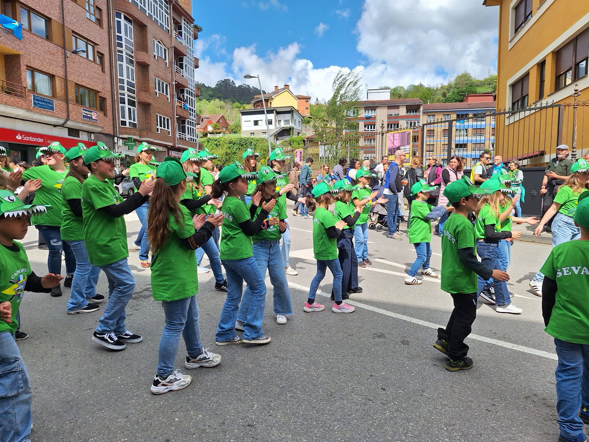 Infiesto, de fiesta con sus Piragües