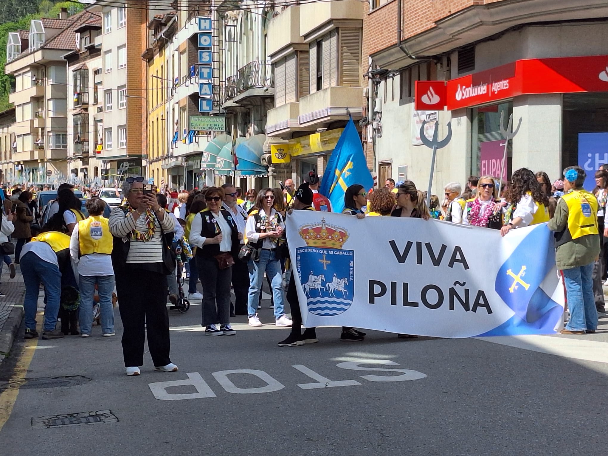 Infiesto, de fiesta con sus Piragües