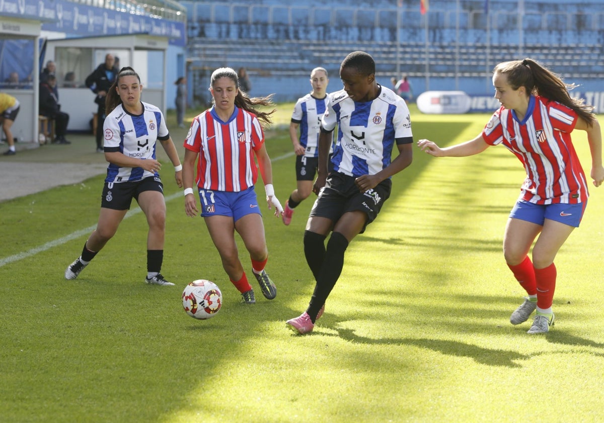 Pali rescata un punto en la fiesta del Real Avilés Femenino en el Suárez Puerta