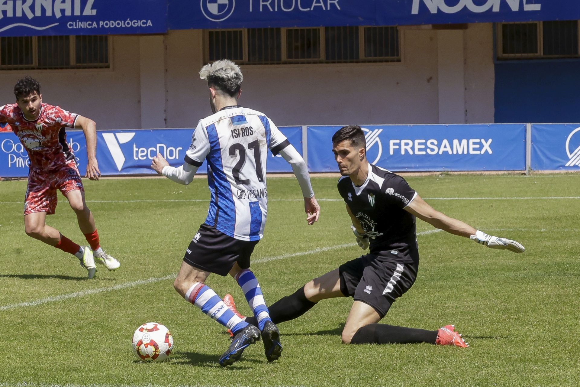 Las mejores fotos del Real Avilés 3-0 Guijuelo: así se vivió el partido en el Suárez Puerta
