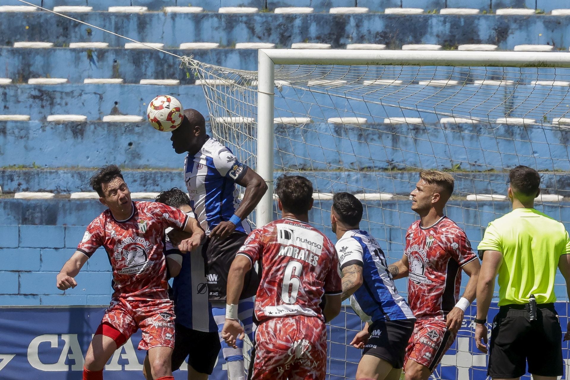 Las mejores fotos del Real Avilés 3-0 Guijuelo: así se vivió el partido en el Suárez Puerta